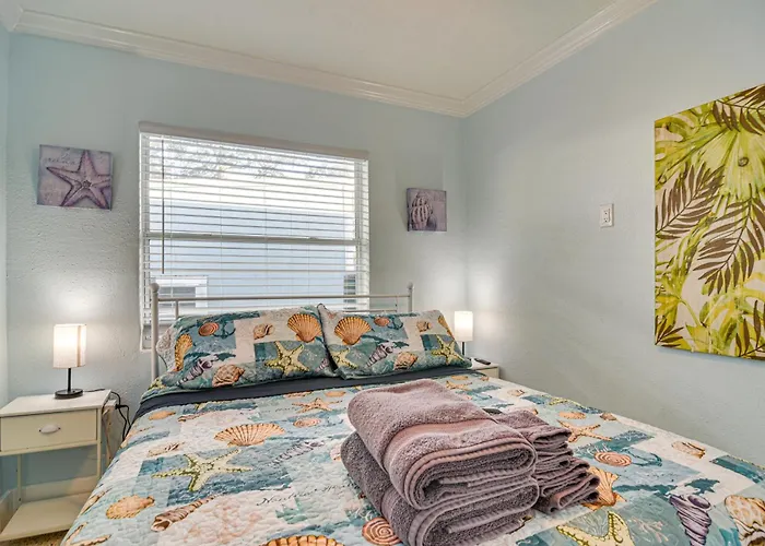 Indian Rocks Retreat, Walk To Gulf & Beaches Apartment *