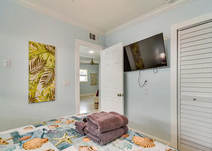 Indian Rocks Retreat, Walk To Gulf & Beaches *