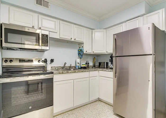 Indian Rocks Retreat, Walk To Gulf & Beaches Apartment *